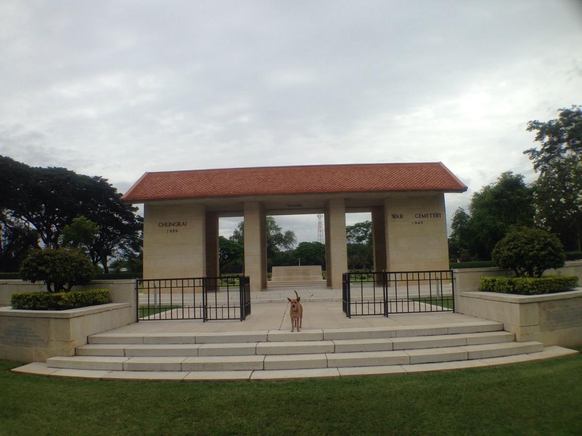 Bankaikow Hostel Kanchanaburi Buitenkant foto
